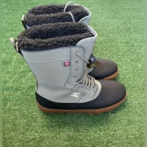 DC Reach Water Resistant Boots SZ 11 Grey Leather PrimaLoft Faux Fur Rubber Sole